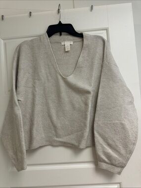 H&M Light Gray V-Neck Relaxed Knit Sweater